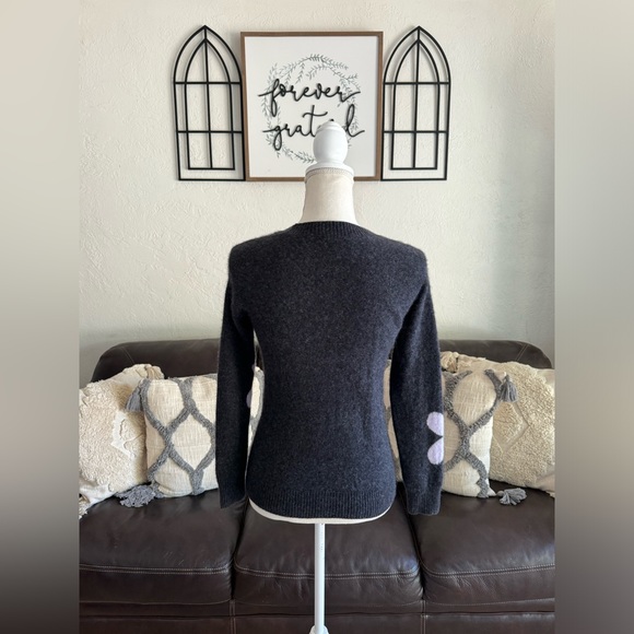 Saks Fifth Avenue Gray 100% Cashmere Crew Neck Sweater With Lavender Daisies - Picture 7 of 14